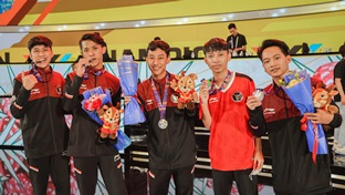 Timnas Indonesia berhasil meraih medali perak di ajang SEA Games Vietnam 2021 untuk cabang olahraga esports Free Fire yang salah satu pemainnya merupakan atlet Dunia Games esports (DG Esports) bernama Muhammad Fikri Alief Pratama (DG.Reeva).